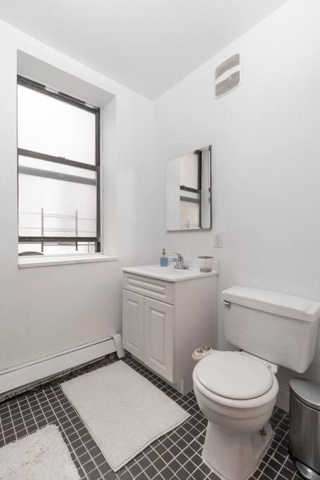 2Bed Bliss By Central Park North New York Eksteriør billede